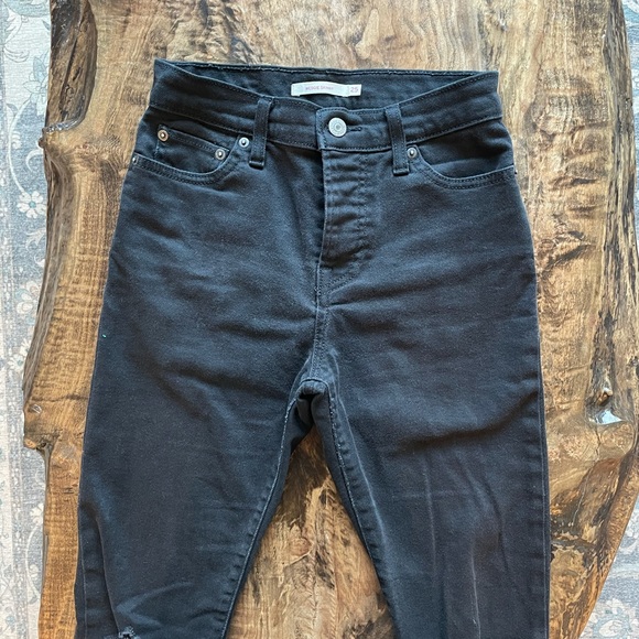 Levi’s Wedgie Skinny in black - Picture 4 of 8